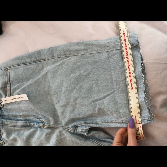 Perfect Mid Length Light Wash Jean Short - Picture 9 of 12
